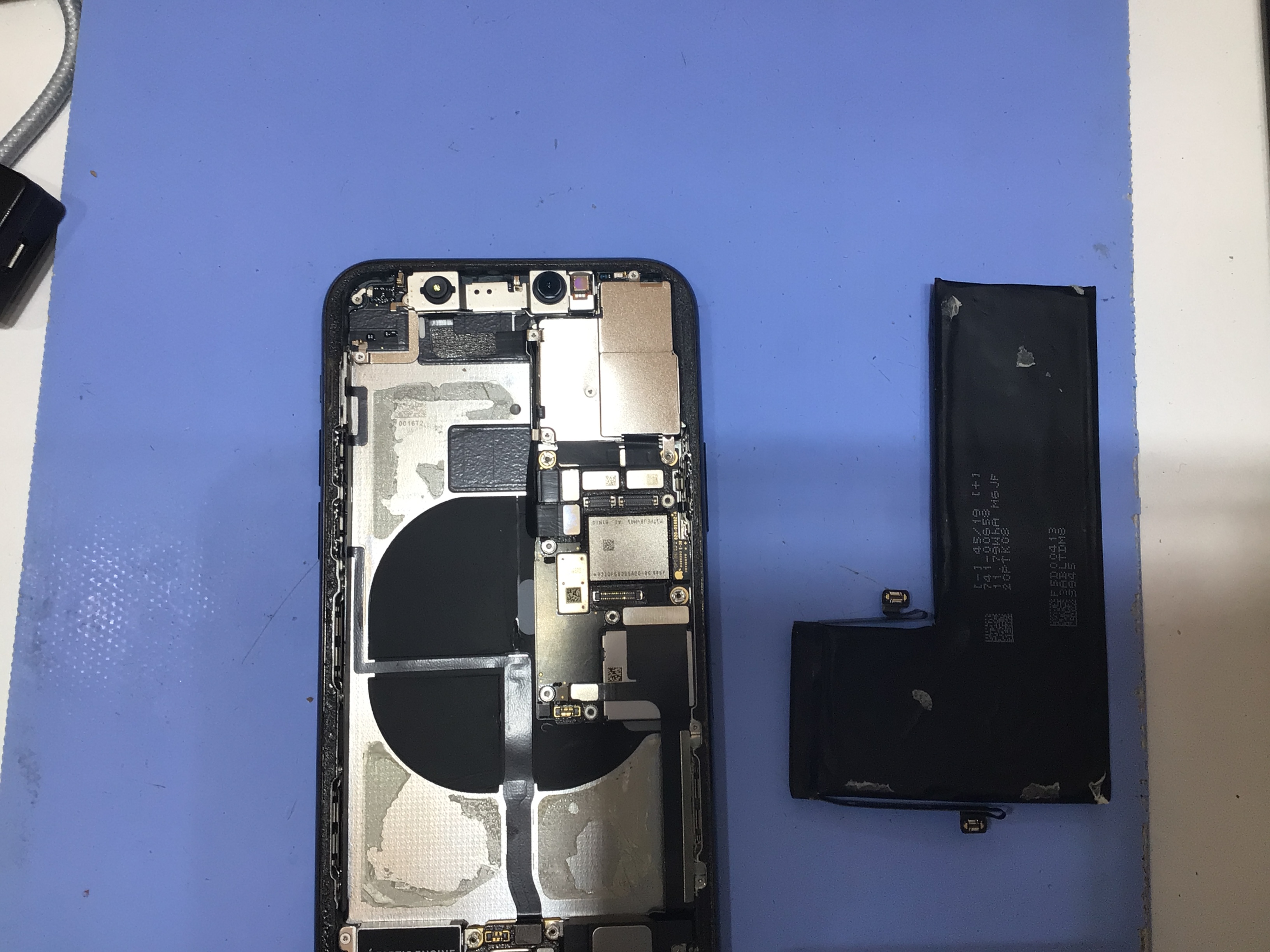 iPhone11Proのバッテリー交換は、データそのまま・即日修理のスマホ修理工房　グランデュオ蒲田店へ！